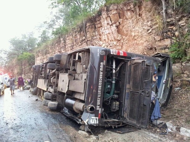  Acidente com ônibus da dupla Marcos e Belutti mata baixista da banda