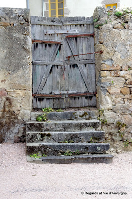 Photo de belles portes et fenêtres d'Auvergne