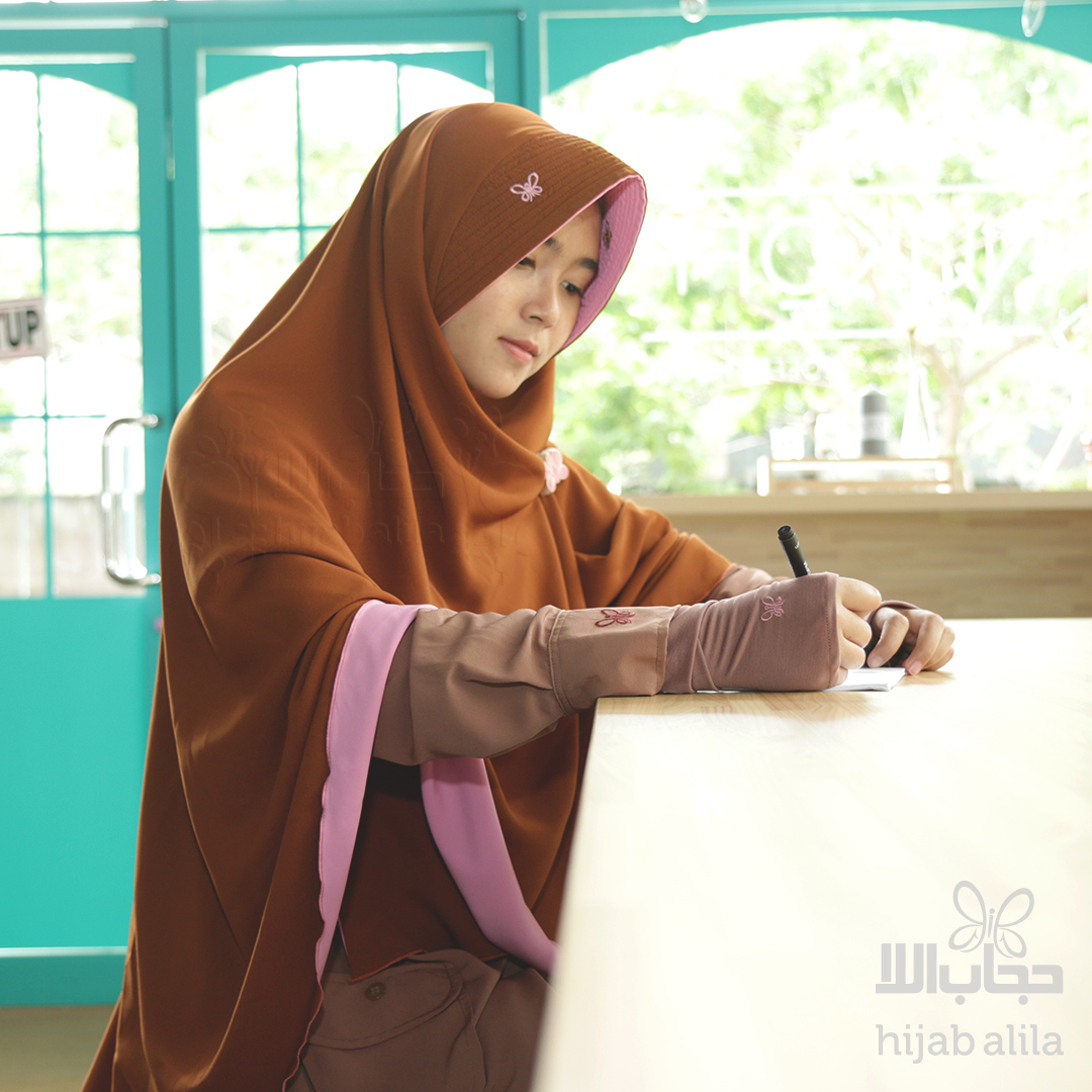 Hijab Alila Berry Perdana