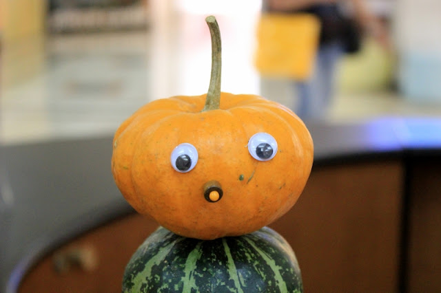 justjovitz_PUMPKIN WITH EYES, NOSE, & MOUTH 