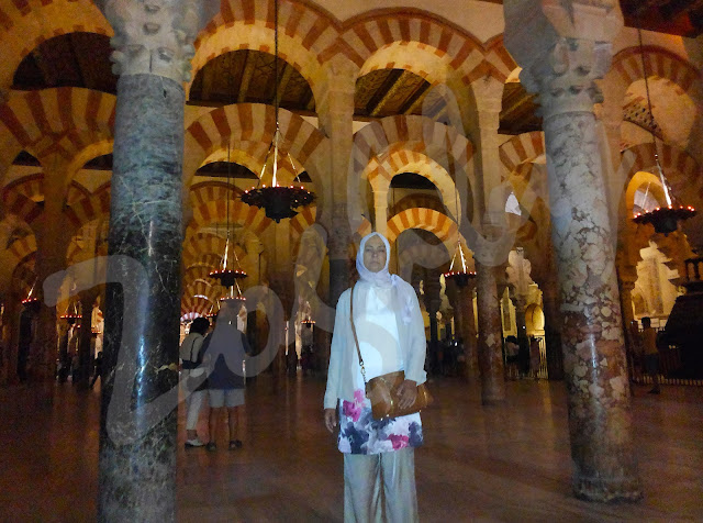 جامع قرطبة الكبير- صحن المسجد بعقوده الملونة الشهيرة