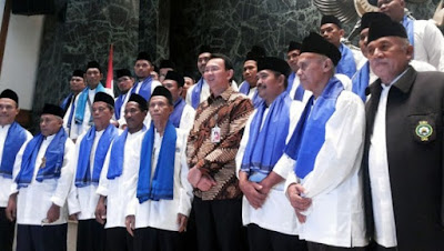 Ahok berangkatkan marbot ke Mekkah