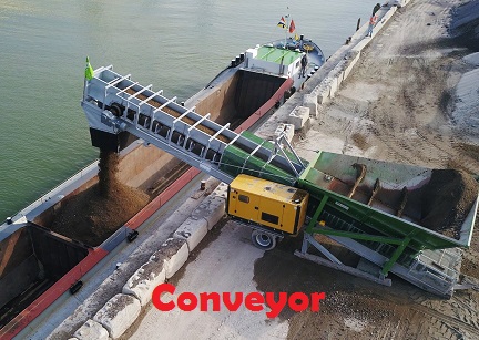 Conveyor in ship