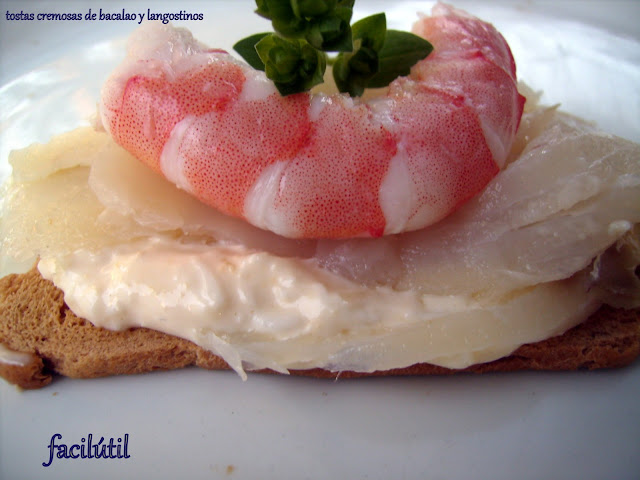 tostas-cremosas-de-bacalao-y-langostinos