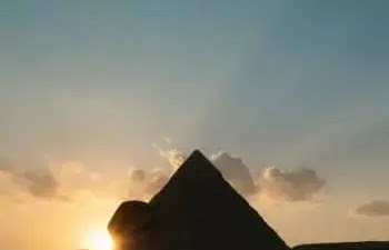 Las pirámides de Giza: arqueólogos del cosmos