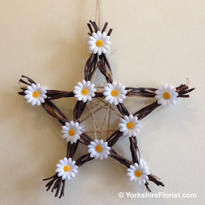  Willow star with daisies