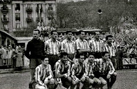 CLUB ATLÉTICO DE MADRID - Madrid, España - Temporada 1947-48 - Pérez, Aparicio, Escudero, Campos, Riera, Valdivieso; Juncosa, Silva, Cuenca, Farias y Vidal - REAL SOCIEDAD DE SAN SEBASTIÁN 3 (Castivia, Vázquez y Alsúa II), ATLÉTICO DE MADRID 1 (Campos) - 14/12/1947 - Liga de 1ª División, jornada 12 - San Sebastián, estadio de Atocha - El AT. MADRID, con Emilio Vidal de entrenador, se clasificó 3º en la Liga