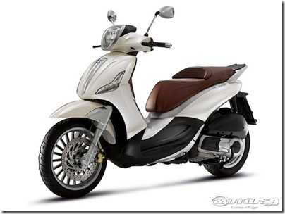 2011-Piaggio-Beverly-300ie-1.jpg2011 Piaggio Scooters Picture 2 of 11