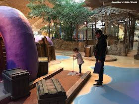 Indoor mini golf at Center Parcs De Vossemeren