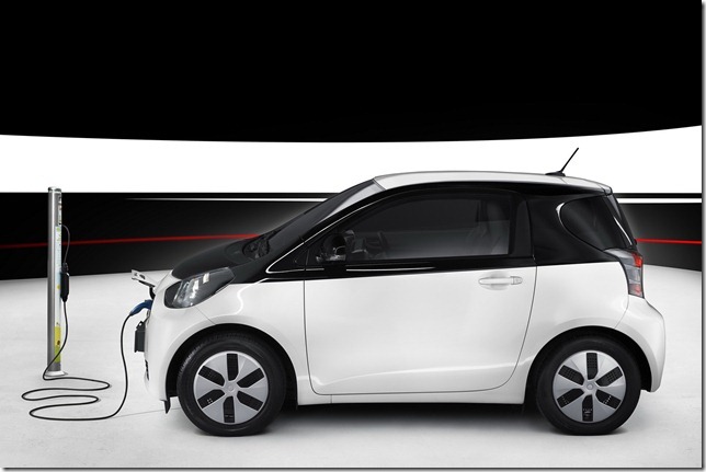 Toyota-iQ-EV-7[3]