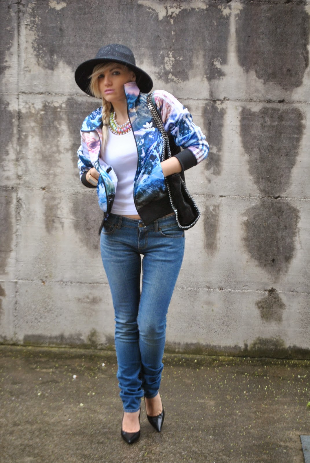 felpa adidas stampata outfit felpa adidas stampata con paesaggio felpa adidas outfit jeans e felpa outfit jeans e tacchi mariafelicia magno colorblock by felym mariafelicia magno fashion blogger outfit jeans e tacchi outfit aprile 2015 ragazze bionde outfit cappello fedora fedora hat adidas sweatshirt jeans and heels spring outfit outfit primaverili fashion blogger italiane fashion blog italiani blog di moda blogger di moda blondie blonde hair braid orologio in legno gufo italy falabella borsa nera outfit borsa nera outfit decollete nere 