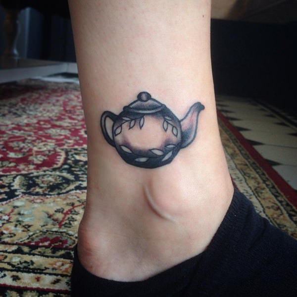 Mini tatuagens femininas para os tornozelos 