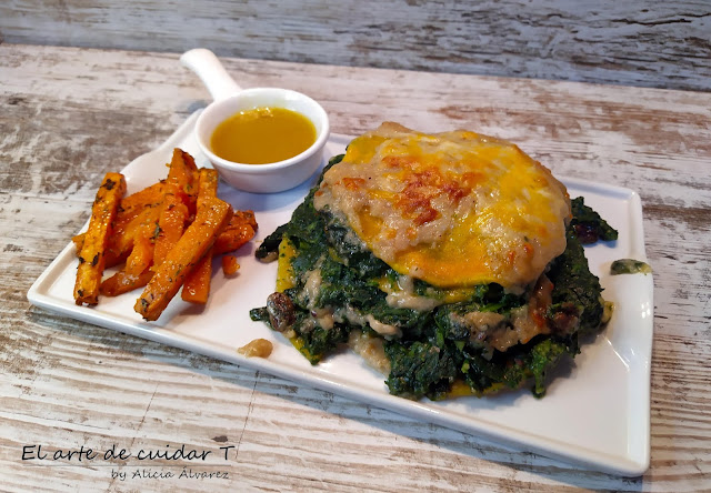 Lasaña ligera y sabrosa de calabaza, sin gluten ni lactosa, con batatas al horno de guarnición