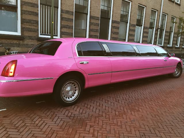 Limonodig.nl roze Lincoln limousine huren