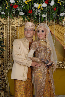 Model Kebaya Pengantin Modern, Kebaya Pengantin Modern, model kebaya, model kebaya modern, model kebaya modern terkini, 