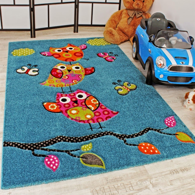 tapis bleu convient à une chambre de garçon. Pour plus d'infos cliquez sur la photo