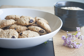 Biscotti al farro, fiocchi d'avena e uvetta sultanina