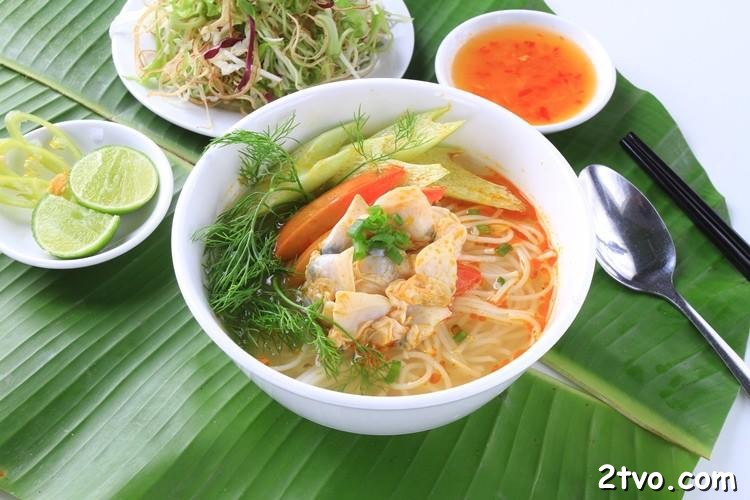 Cách nấu bún riêu dọc mùng