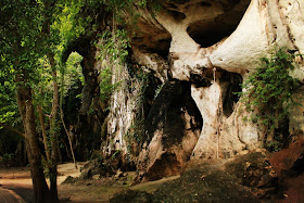 Khao Kanab Nam cave