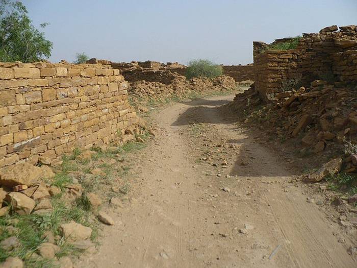 Kuldhara village near Jaisalmer has a very unique history! It is said that the residents of 84 neighboring villages including Kuldhara vacated the villages overnight around 170 years back!! No one is sure where they have gone, but they are believed to have migrated to a place somewhere near Jodhpur. The residents were Paliwal Brahmans — said to be very intelligent, and residing there for about 500 years. So what made them do such an act? Stories say that the ruler of these villages pounded the Paliwals with heavy taxes and treated them very inhumanly; the ruler was unethical and forceful to them. They had no alternative, but to vacate all the 84 villages overnight and just disappear from the vision and reach of the ruler.  When the Paliwals left the villages, they left a curse that nobody can inhabit the villages ever. Residents of Jaisalmer say that there have been some attempts by some families to stay there, but they did not succeed.