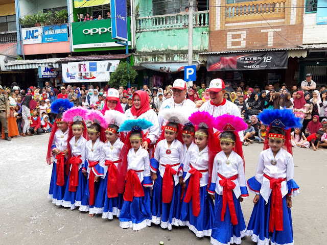 Warna-Warni Hiasi Karnaval Budaya Serasan Sekundang