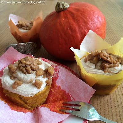 Pumpkin spice cupcakes with cinnamon frosting 