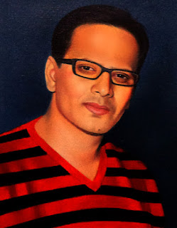 indian-guy-painting-portrait-in-specs
