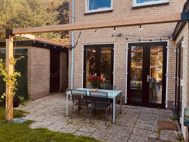 Zelfgebouwde Pergola met Priklicht