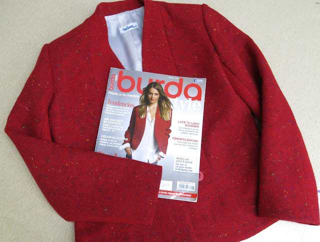 chaqueta de la portada revista burda style