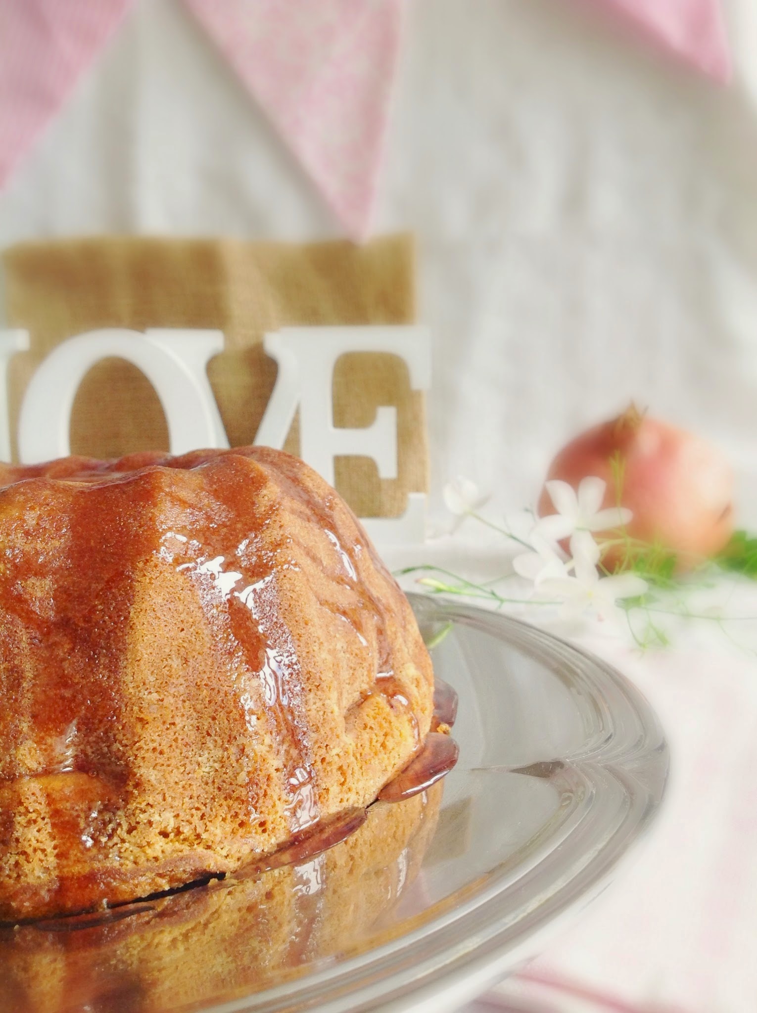 bundt-cake-de-calabaza-relleno-de-crema-de-queso-con-sirope-de-granada