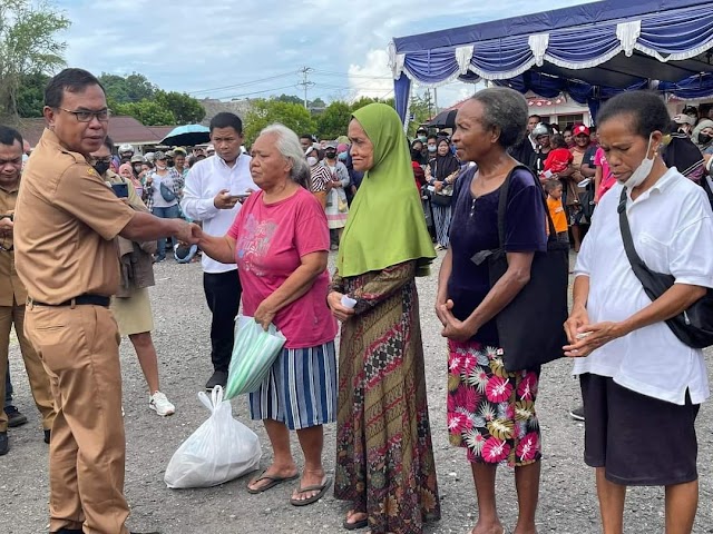 Pemprov Papua Barat Buka Pasar Murah Dan Salurankan  4.000 Paket Sembako Bagi Warga Kota Sorong
