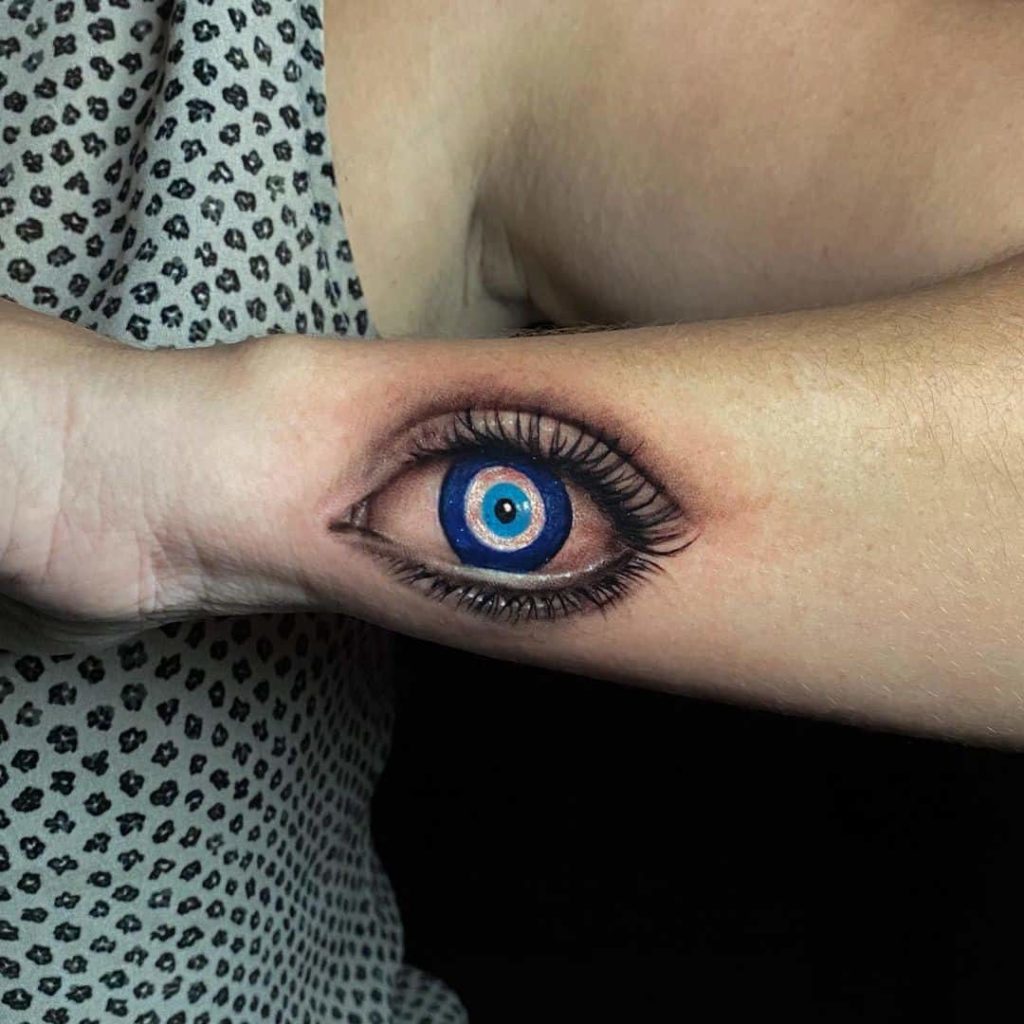 Tatuaje de pestañas y ojo