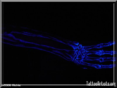 UV-Licht-Tattoo