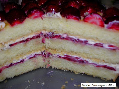 Riezanie's Recipe Collections: BERRY TIRAMISU CAKE