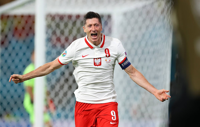 Poland star Robert Lewandowski scores vs Spain