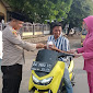 Peduli Masyarakat, Polsek Ambalawi dan Bhayangkari Bagi Bagi 570 Takjil Buka Puasa