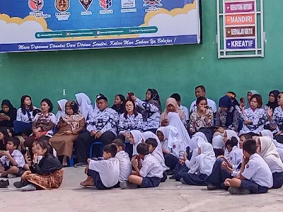Perayaan Hari Guru Nasional Di SMP Negeri 13 Medan Berlangsung Meriah Dan Penuh Kekeluargaan