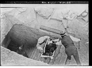 Escalier menant au tombeau de Touthânkamon - Howard Carter archéologue britanique