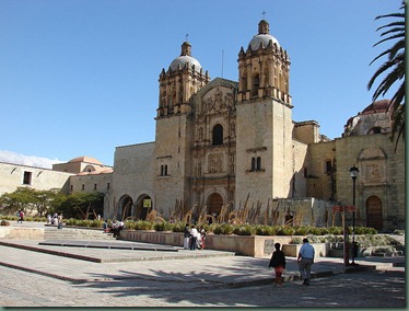 800px-Santo_Domingo_de_Guzman_Convent