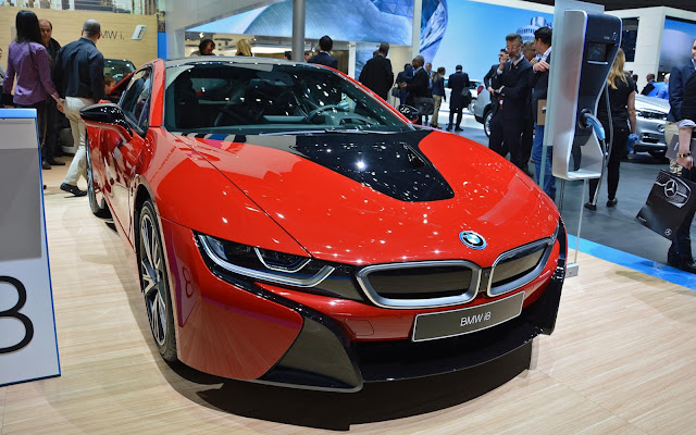 Beautiful cars, BMW i8 in red