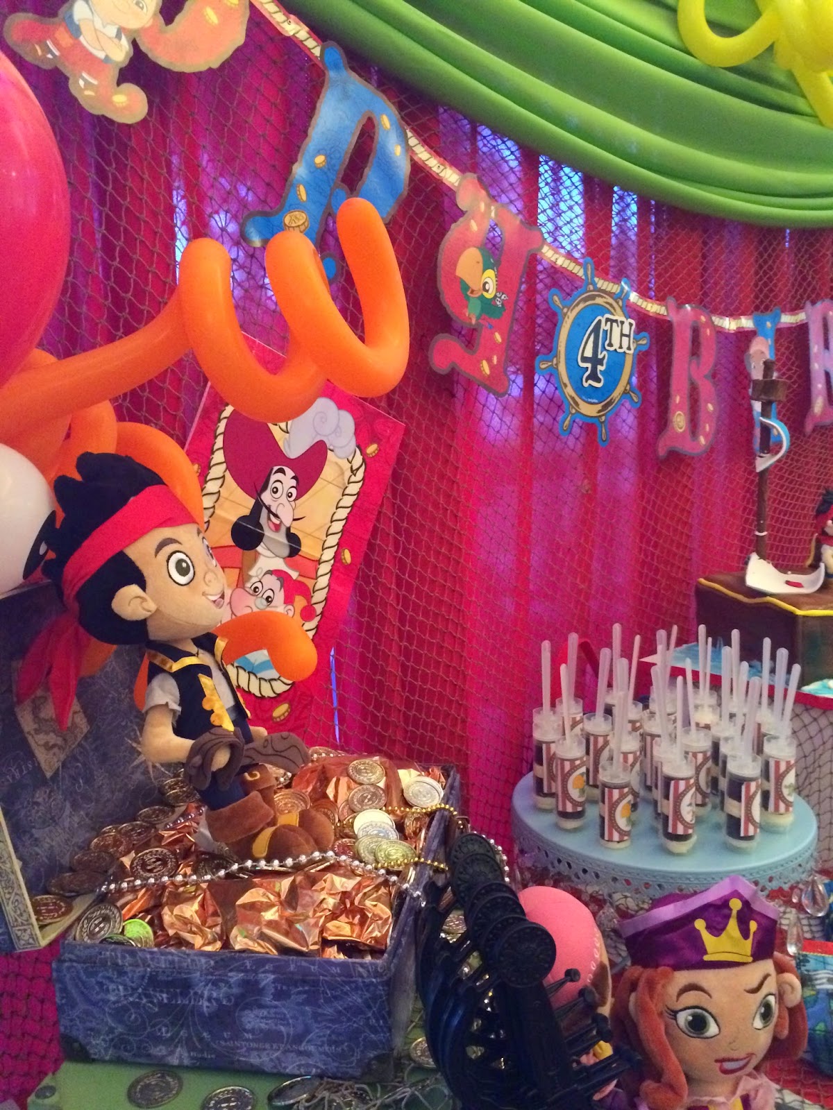  Disney Jake and the Never Land Pirates cake table 