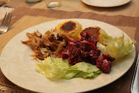 Картофельные оладьи с салатом из свёклы и мясом