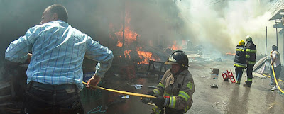 Un incendio destruyó por completo los mercados Colón, Alvarez y San Isidro al suroeste de Tegucigalpa, en Honduras