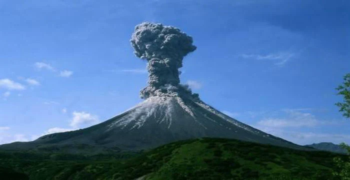 Οι ειδικοί επισημαίνουν ότι οι εκρήξεις ηφαιστείων μπορούν να θέσουν σε κίνδυνο τις πτήσεις