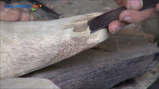 Kreativitas perajin ukir menyulap akar bambu menjadi aneka karakter tokoh kartun dan lainnya. Published on Mar 16, 2017SOLOPOS.TV, KLATEN.