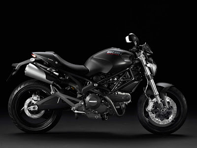 2011-Ducati-Monster696