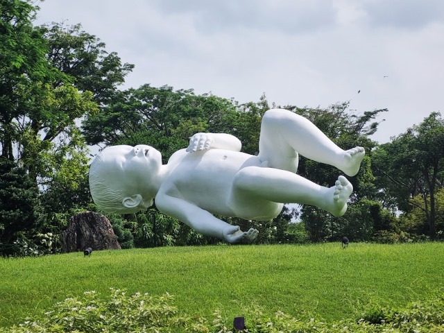 Escultura no Garden by Sands