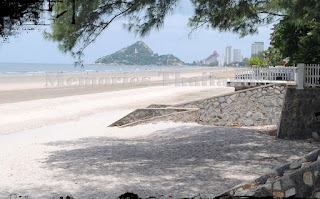 Beautiful view from the beach to the south of Hua Hin resort and Takiab hill