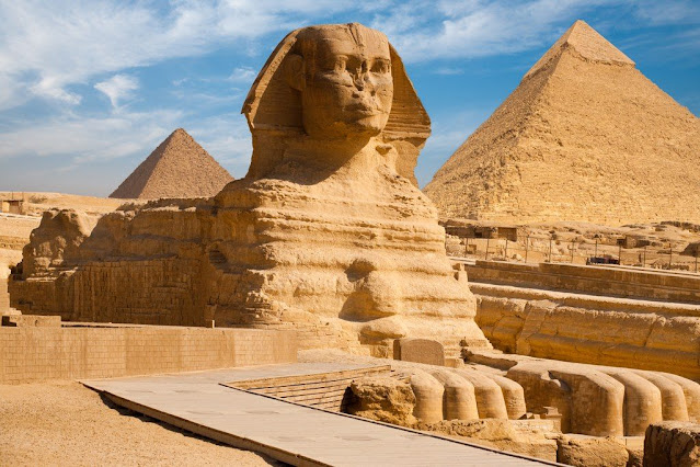 Beautiful-profile-of-the-Great-Sphinx-including-pyramids-of-Menkaure-and-Khafre-in-the-background-on-a-clear-sunny-blue-sky-day-in-Giza-Cairo-Egypt-1024x683