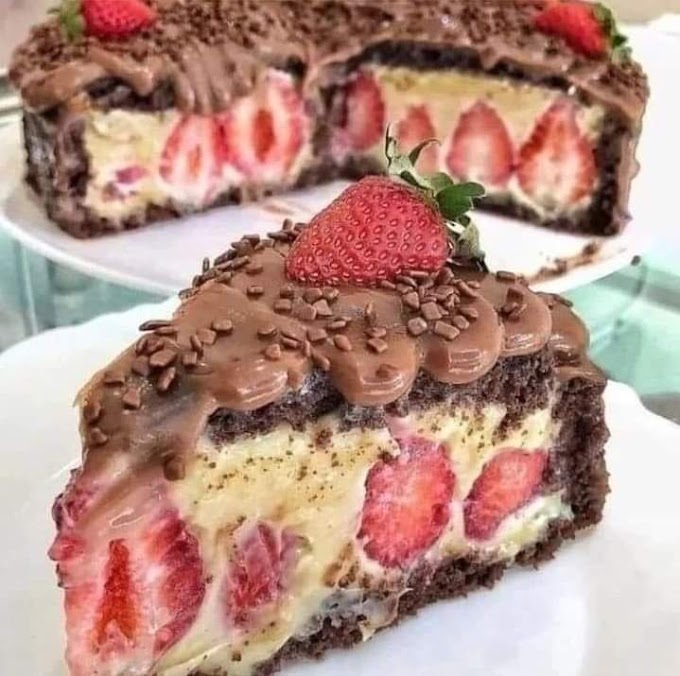 Chocolate-Covered Cake with Fresh Fruit😋